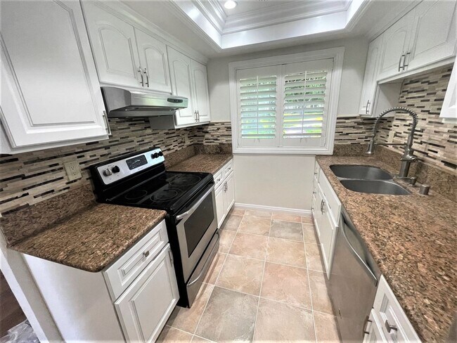 Building Photo - COSTA MESA 4BR/3BA TOWNHOME READY FOR MID-JULY OCCUPANCY