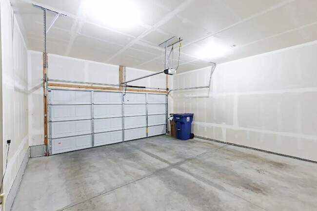 Building Photo - Modern Updates Meet Classic Charm in This 3-Bedroom Home Near Perry District