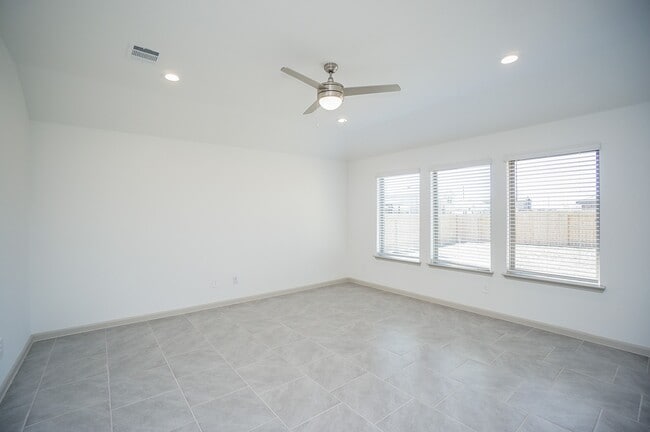Building Photo - 3318 Parker Trce Dr