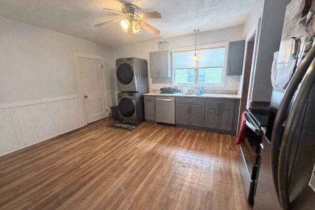 Building Photo - 875 Fellsway