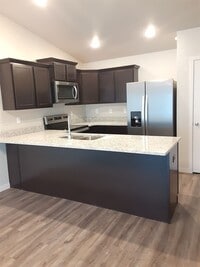 Building Photo - Modern Living in a 3-Bed, 2-Bath Townhome with Attached 2 Car Garage