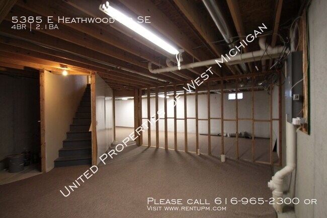 Building Photo - 5385 E Heathwood Dr SE