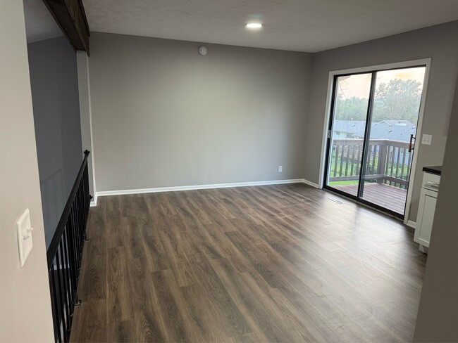 Building Photo - 6606 S 108th Terrace
