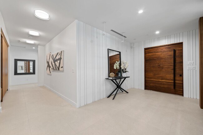 Building Photo - 16110 Clear Oak Dr