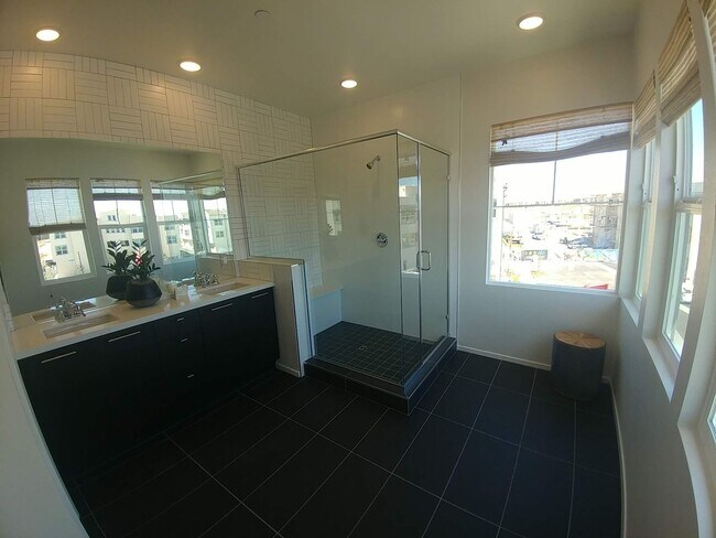 Building Photo - Your New Sanctuary Awaits!