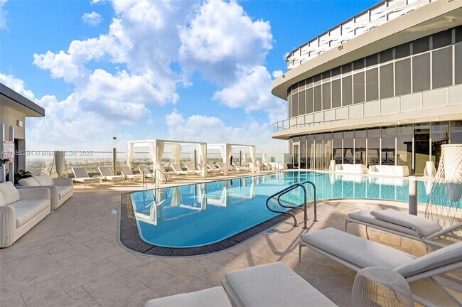 Building Photo - 1000 Brickell Plaza