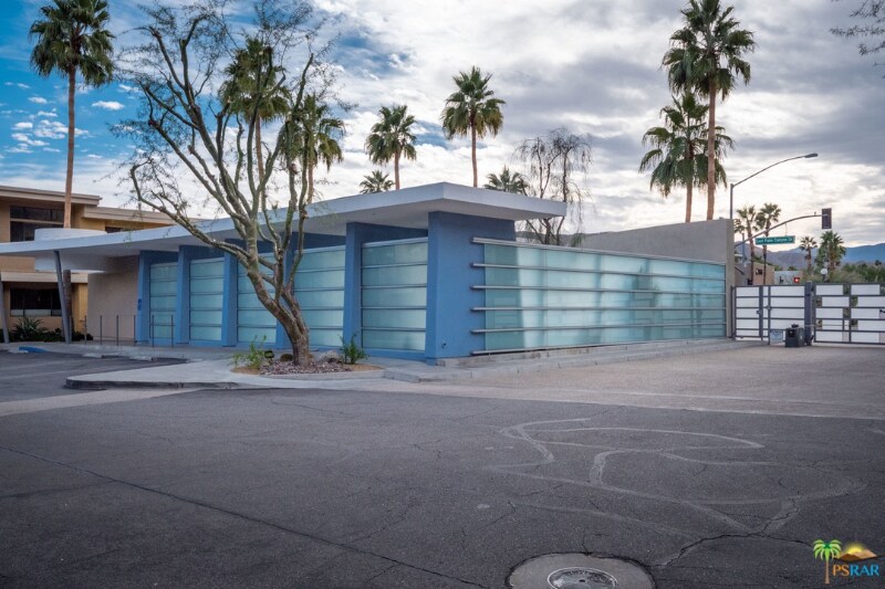 Building Photo - 1020 E Palm Canyon Dr