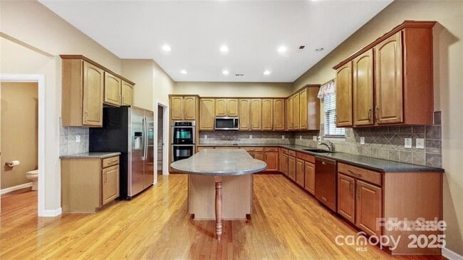Building Photo - 407 Ranelagh Dr