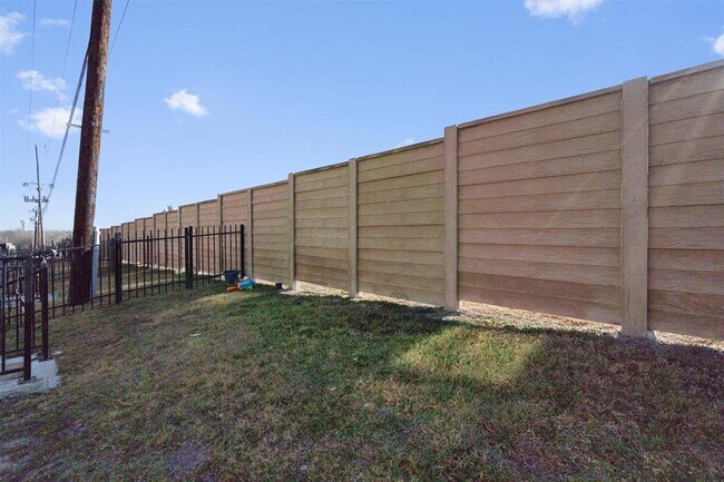 Building Photo - 417 Epiphany Ln