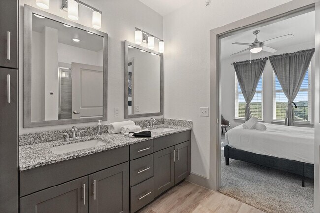 Building Photo - 12100 1/2 Ferrystone Glen Drive-SI ID1343249P