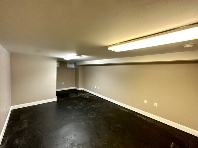 Building Photo - Charming  2Bed/2Bath in Patterson Park