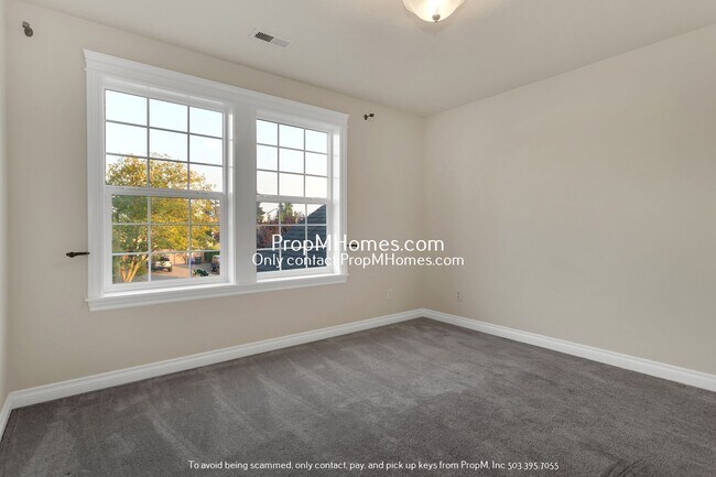 Building Photo - Luxury Four Bedroom Home in Oregon City!