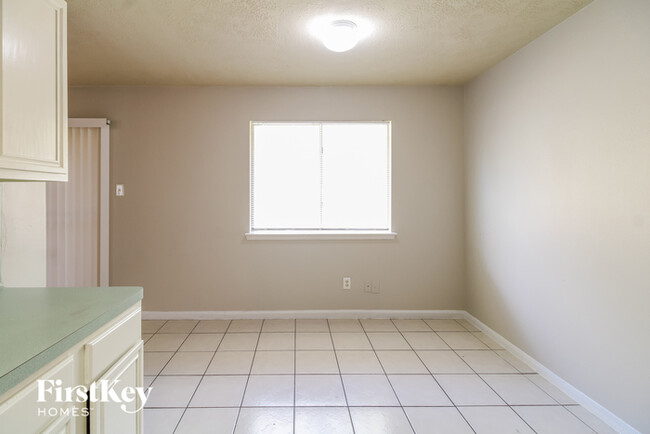 Building Photo - 4727 Falcon Forest Dr