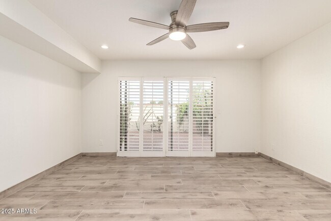 Building Photo - 5531 N 71st Pl