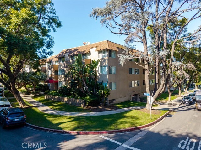 Building Photo - 14141 Dickens St