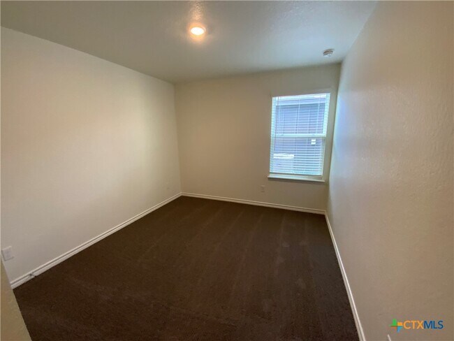 Building Photo - 212 Hemp Hl