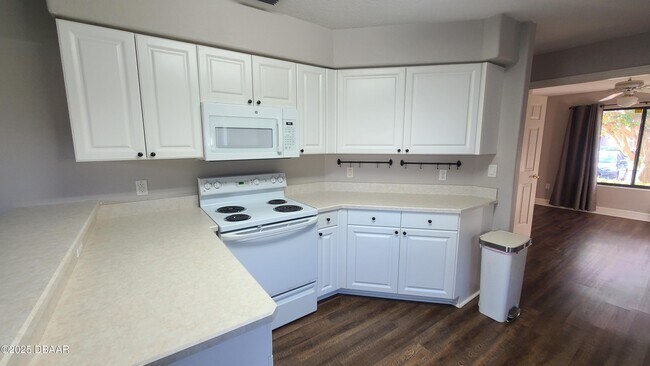 Building Photo - 138 Blue Heron Dr