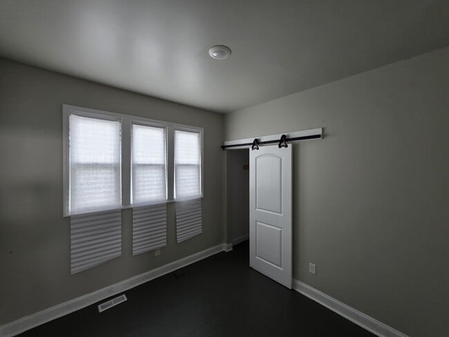 Building Photo - 3009 Hurlbut St