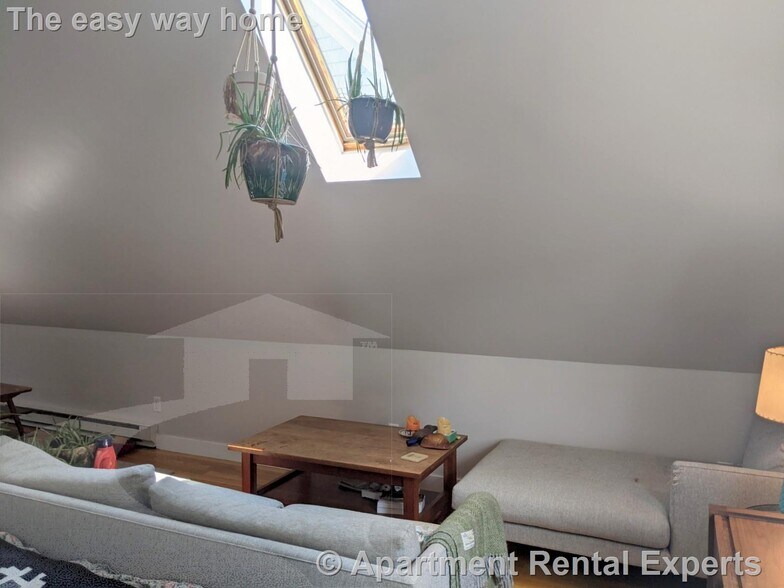 Building Photo - 67 Hudson St