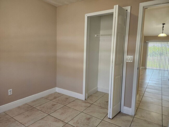 Building Photo - 217-219 Hightower Ave S