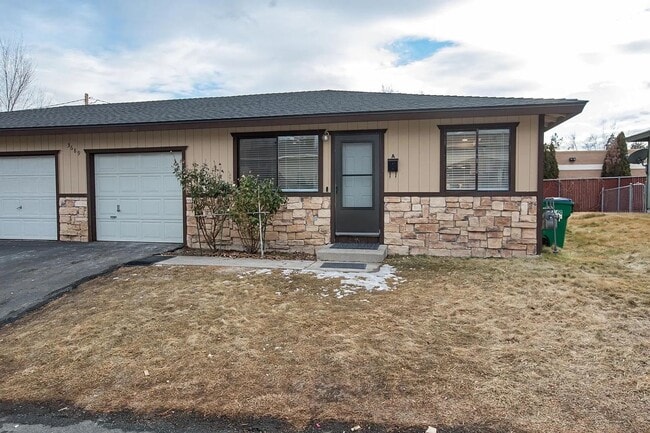 Building Photo - 3689 Grant Dr