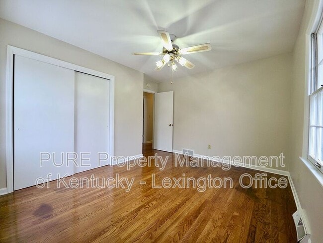 Building Photo - 3462 Lansdowne Dr