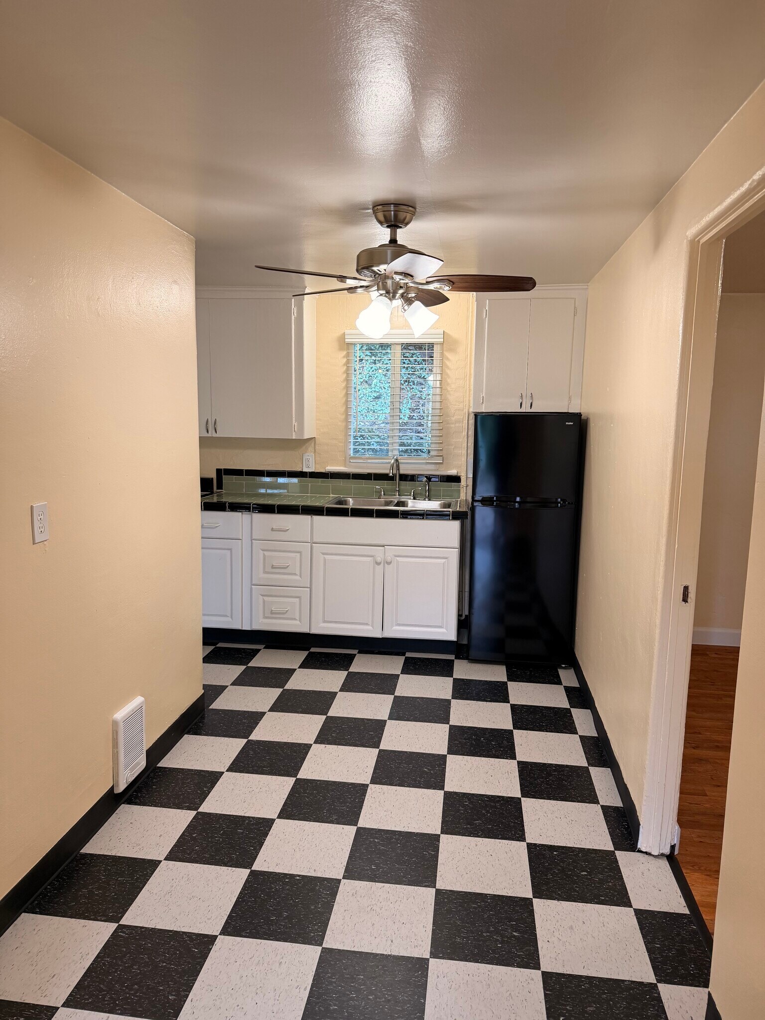 Building Photo - 11240 SW Barbur Blvd