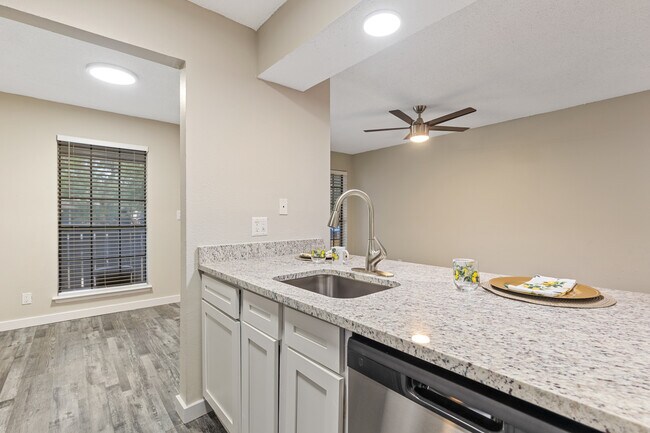 Building Photo - Oak Glen