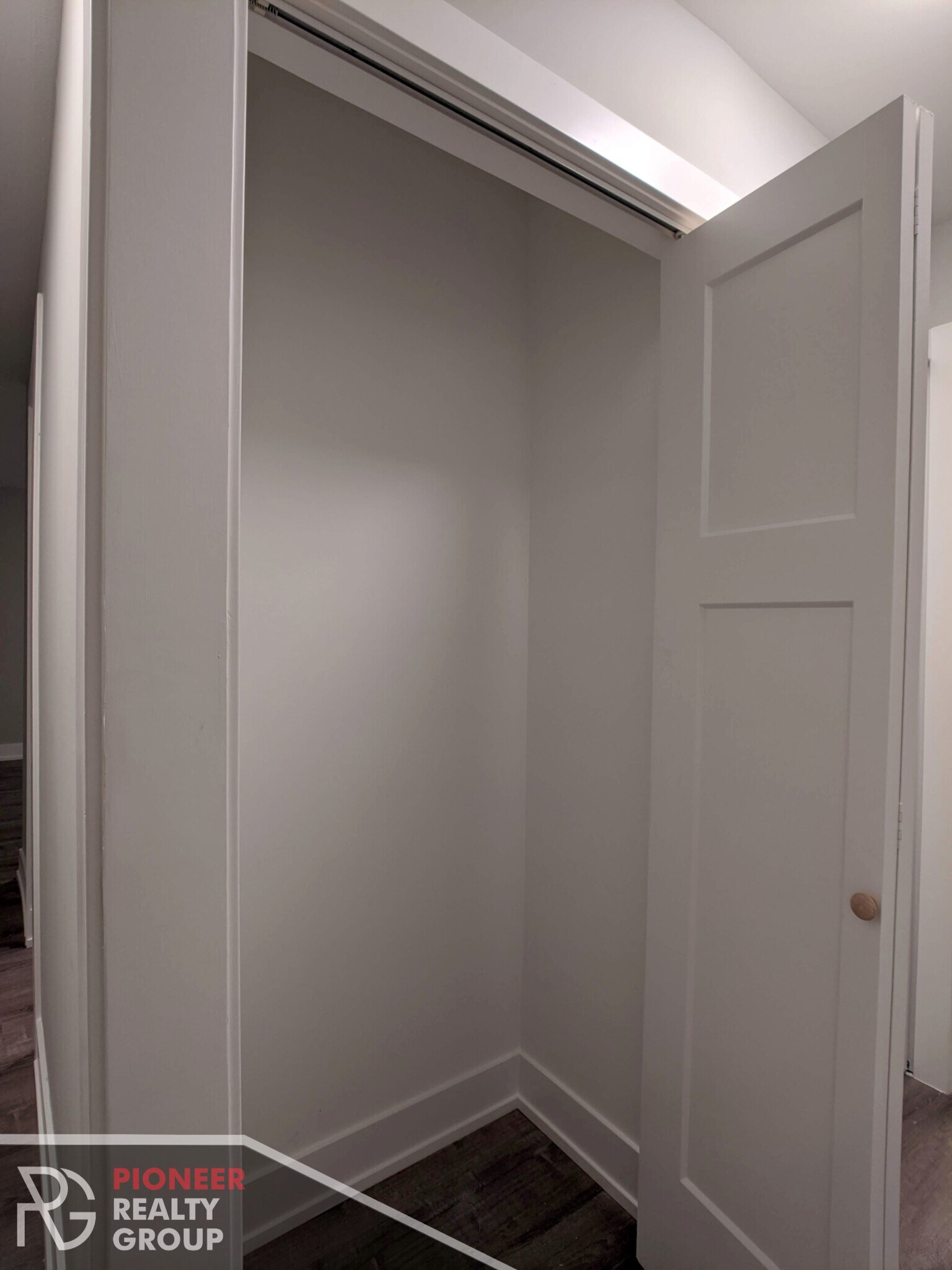 Building Photo - 542 W Surf St