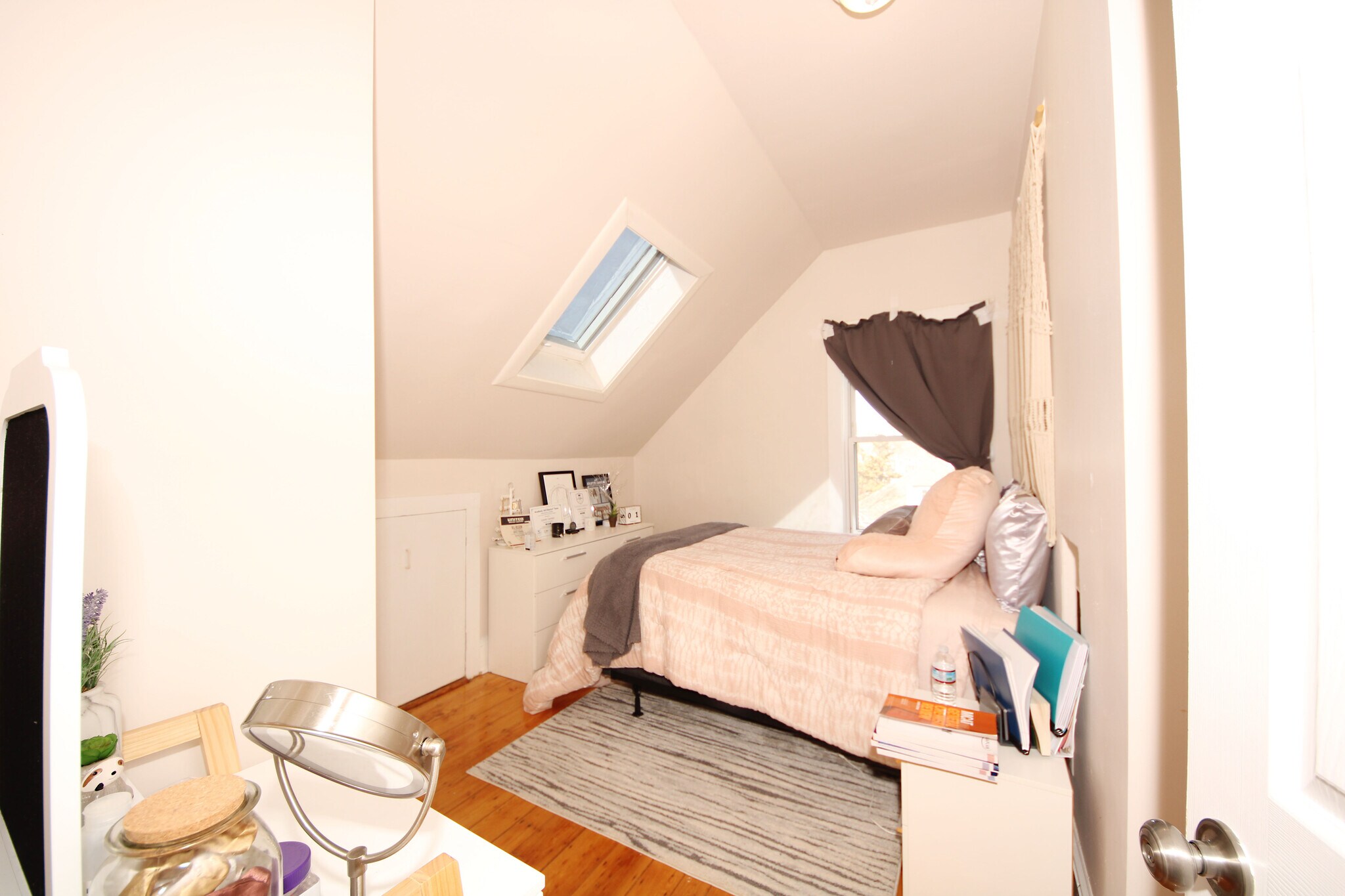 Building Photo - 64 Bedford St