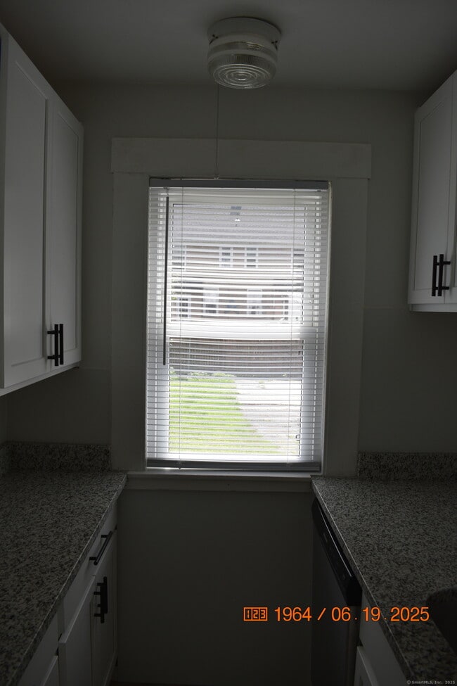 Building Photo - 39 Highland Ave