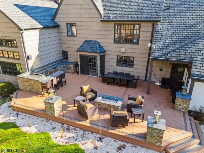 Building Photo - 545 Johnston Dr