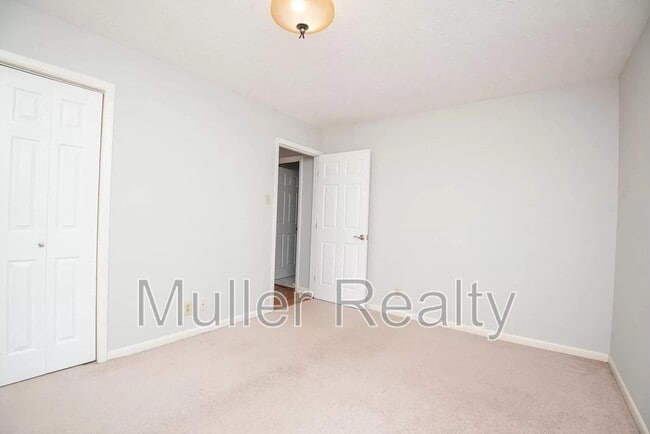 Building Photo - 10837 Dineen Dr