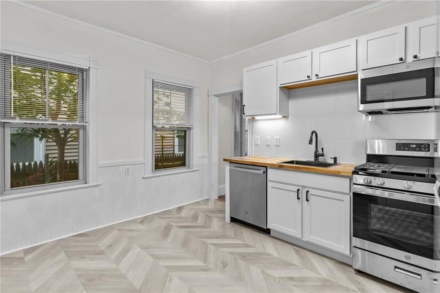 Building Photo - 159 Camp St