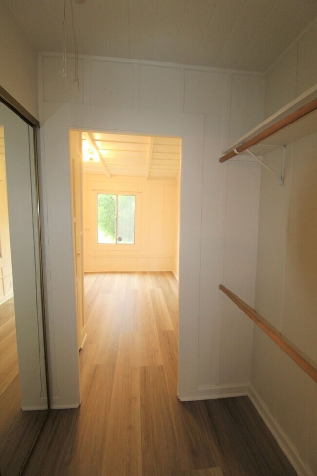 Building Photo - Downtown Ventura Bungalow with Beautiful Y...