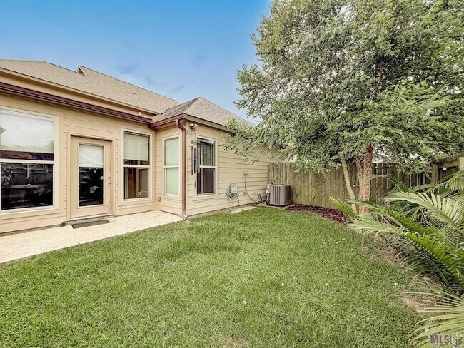 Building Photo - 18177 Pinehurst Dr