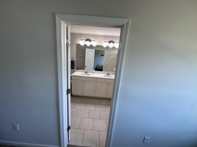 Building Photo - 784 Amarra Dr