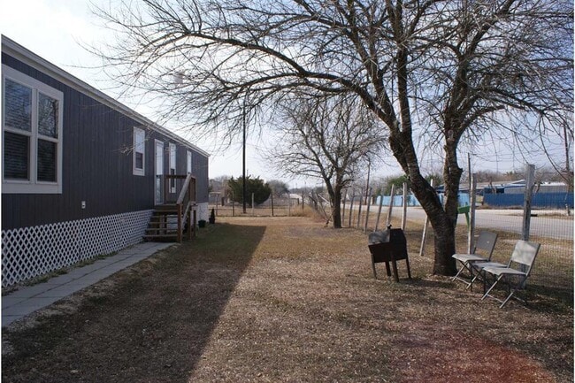 Building Photo - 501 Mesquite Rd