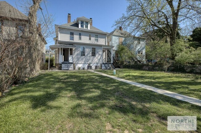 Building Photo - 135 E Norwich Ave