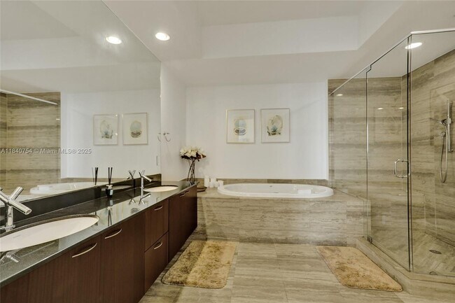 Building Photo - 15901 Collins Ave