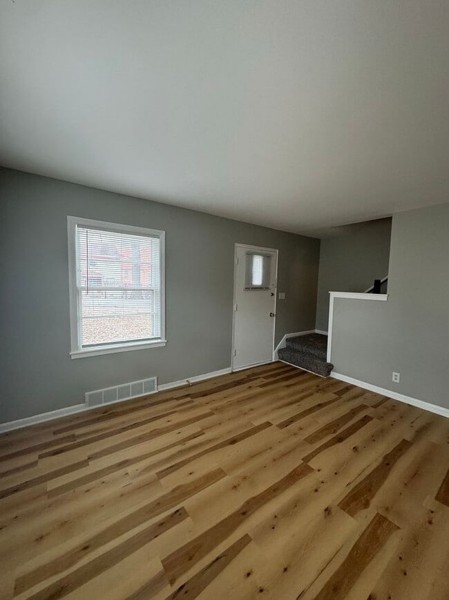 Building Photo - Cozy & Updated Duplex – Close to UMKC, Rockhurst & More