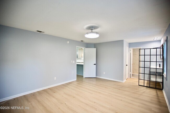 Building Photo - 3542 Sheldrake Dr