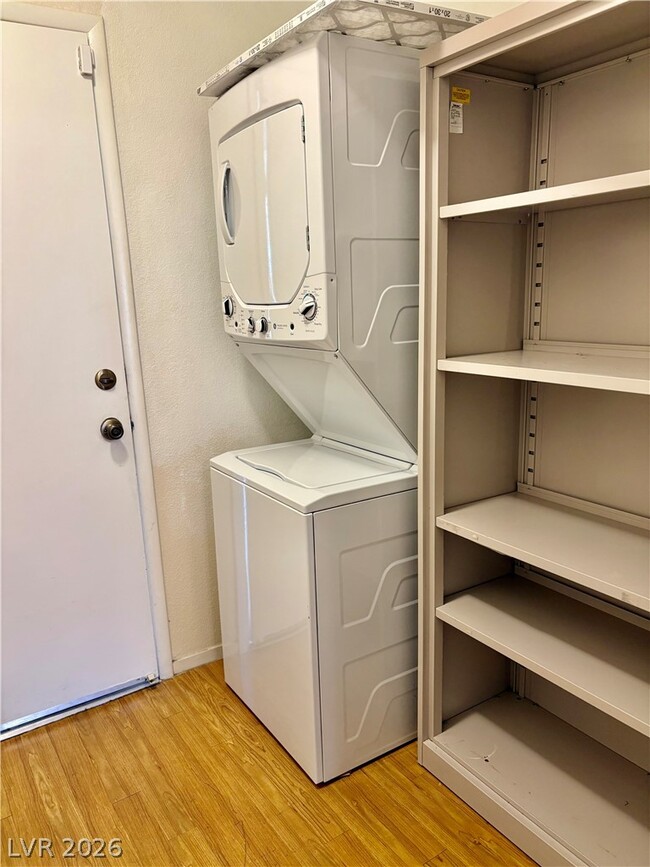 Building Photo - 1736 Navarre Ln