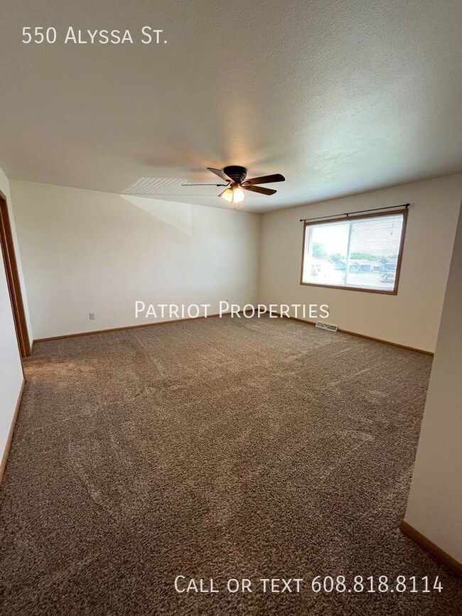 Building Photo - BEAUTIFUL & SPACIOUS 4 BEDROOM/2.5 BATH DU...