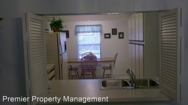 Building Photo - 500 Misty Pines Cir