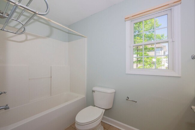 Building Photo - 237 Riverbend Rd