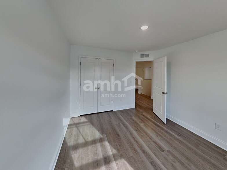 Building Photo - 9034 Henley Ave