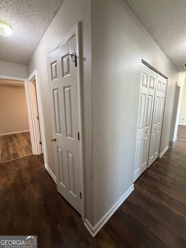 Building Photo - 3020 Meadow Glen Pass