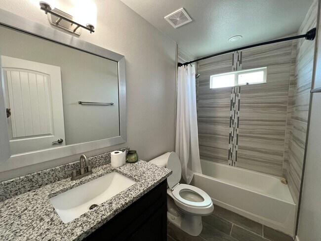 Building Photo - Stunning East Side Home