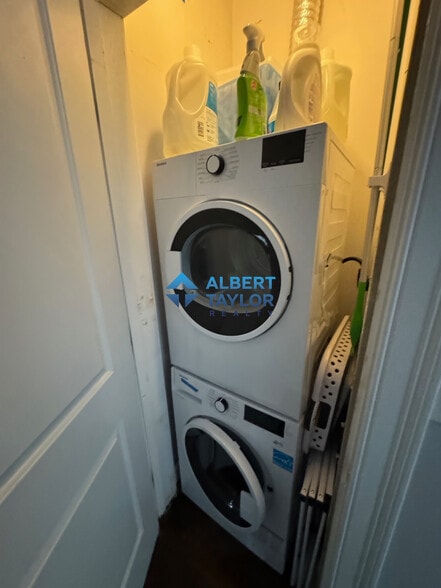 Building Photo - 998 Tremont St